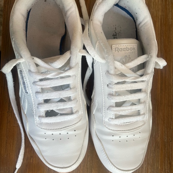 Reebok Classic Leather Sneakers - Size 6 - Picture 2 of 3